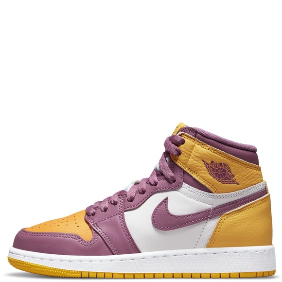 Nike | Air Jordan 1 Retro High - University Gold + Light Bordeaux - Picture 8 of 9